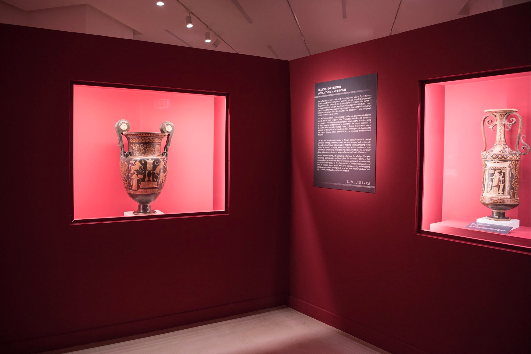reggio-calabria_archeologico_mostra-il-vaso-nei-vasi_sala-espositiva_foto-marrc