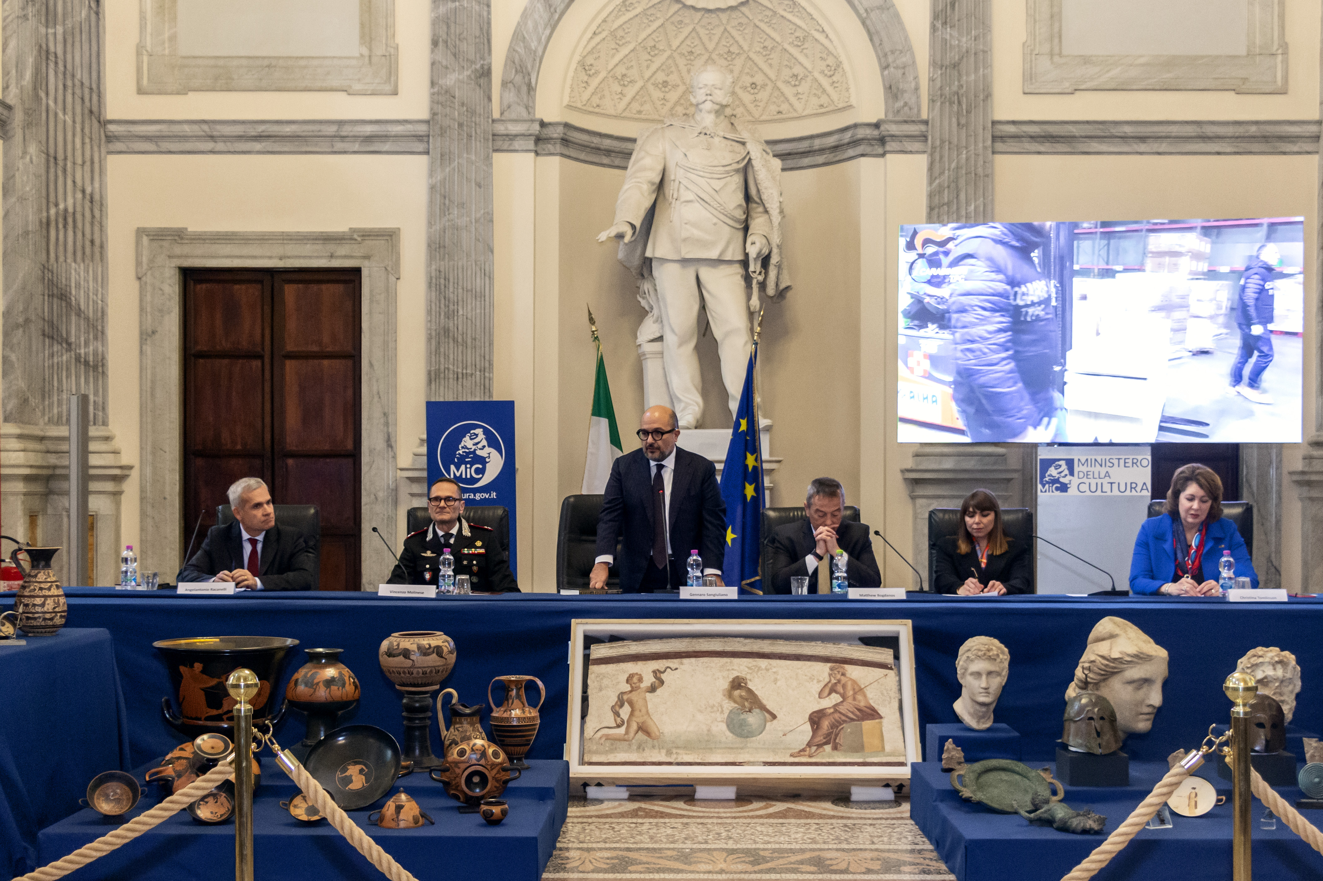 roma_ministero_presentazione-reperti-provenienti-dagli-usa_ministro-sangiuliano_foto-mic