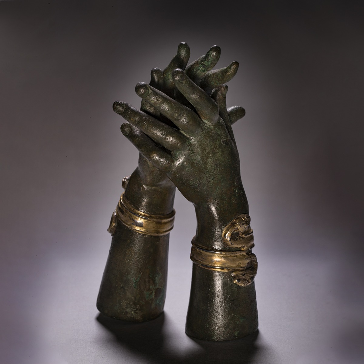 taranto_archeologico_schiaccianoci-in-bronzo-e-oro_foto-marta