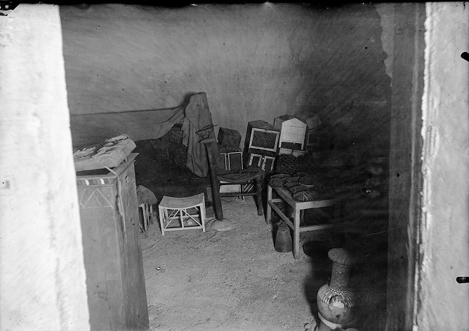 egitto_tomba-di-kha_ingresso-camera-funeraria_scavi-schiaparelli-1906_foto-archivio-museo-egizio