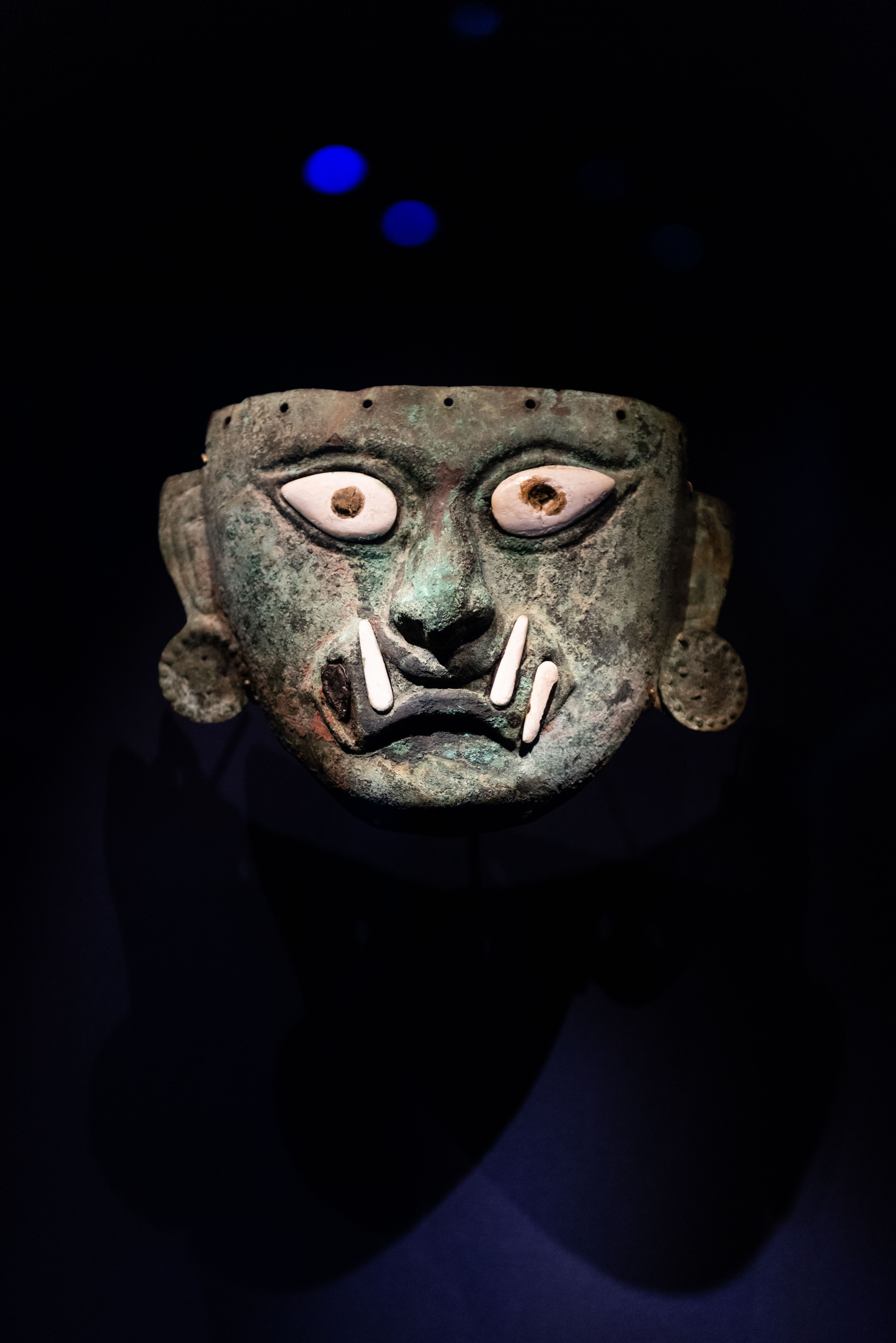 milano_mudec_mostra-machu-picchu-e-gli-imperi-d-oro-del-peru_maschera-funeraria_volto-di-ai-apaec_foto-mudec