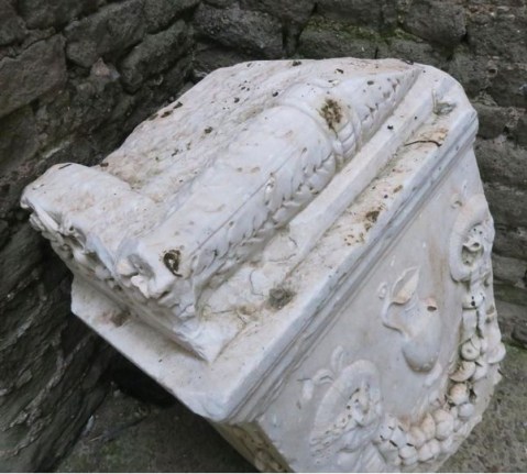 roma_appia-antica_castrum-caetani_cecilia-metella_guano-sui-marmi_15_foto-pa-appia-antica