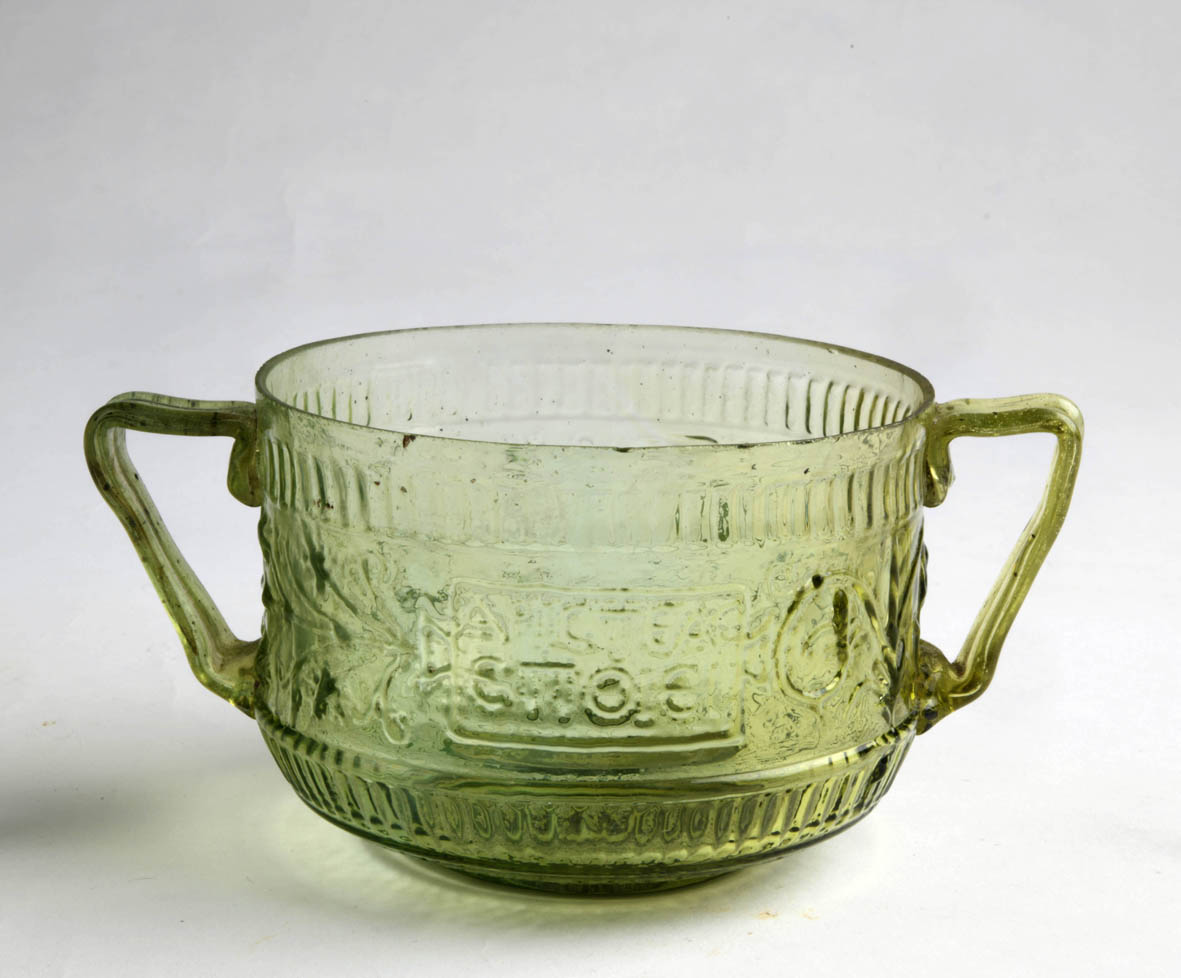 vigevano_archeologico-lomellina_collezione-strada_mostra_01a-Coppa-Biansata_di-aristeas_foto-luciano-caldera_luigi-monopoli_drm-lombardia