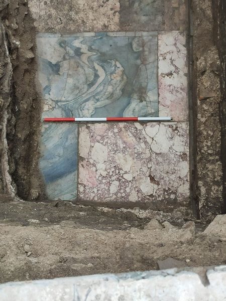 fano_sabap_scoperta-resti-edificio-pubblico-romano_pavimentazione-di-marmi-preziosi_1_foto-sabap-An-PU