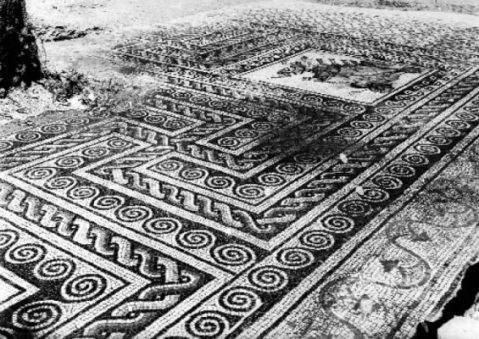 verona_archeologico-teatro-romano_mosaico-scoperto-a-negrar-nel-1922_foto-archivio-sabap-vr