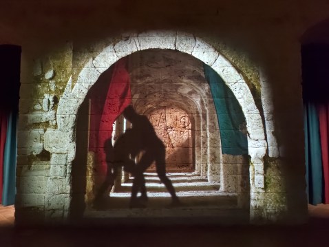 bari_castello-svevo_mostra-antichi-popoli-di-puglia_videoinstallazione_foto-drm-puglia