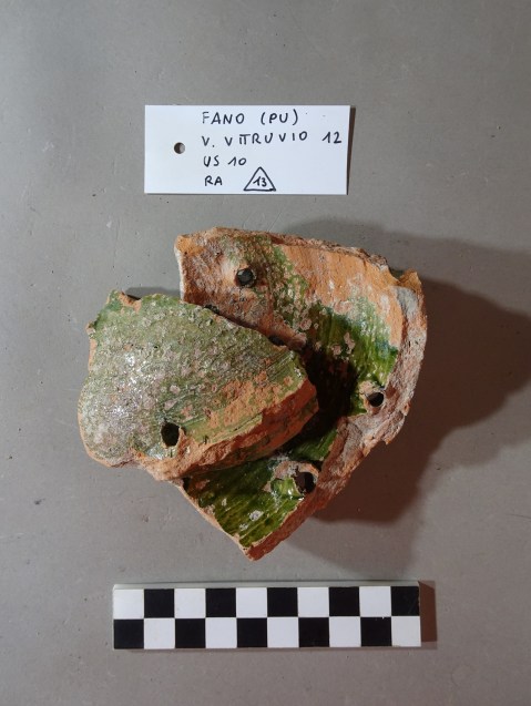 fano_scavi-via-vitruvio_frammenti-colatoio_foto-sabap-pu