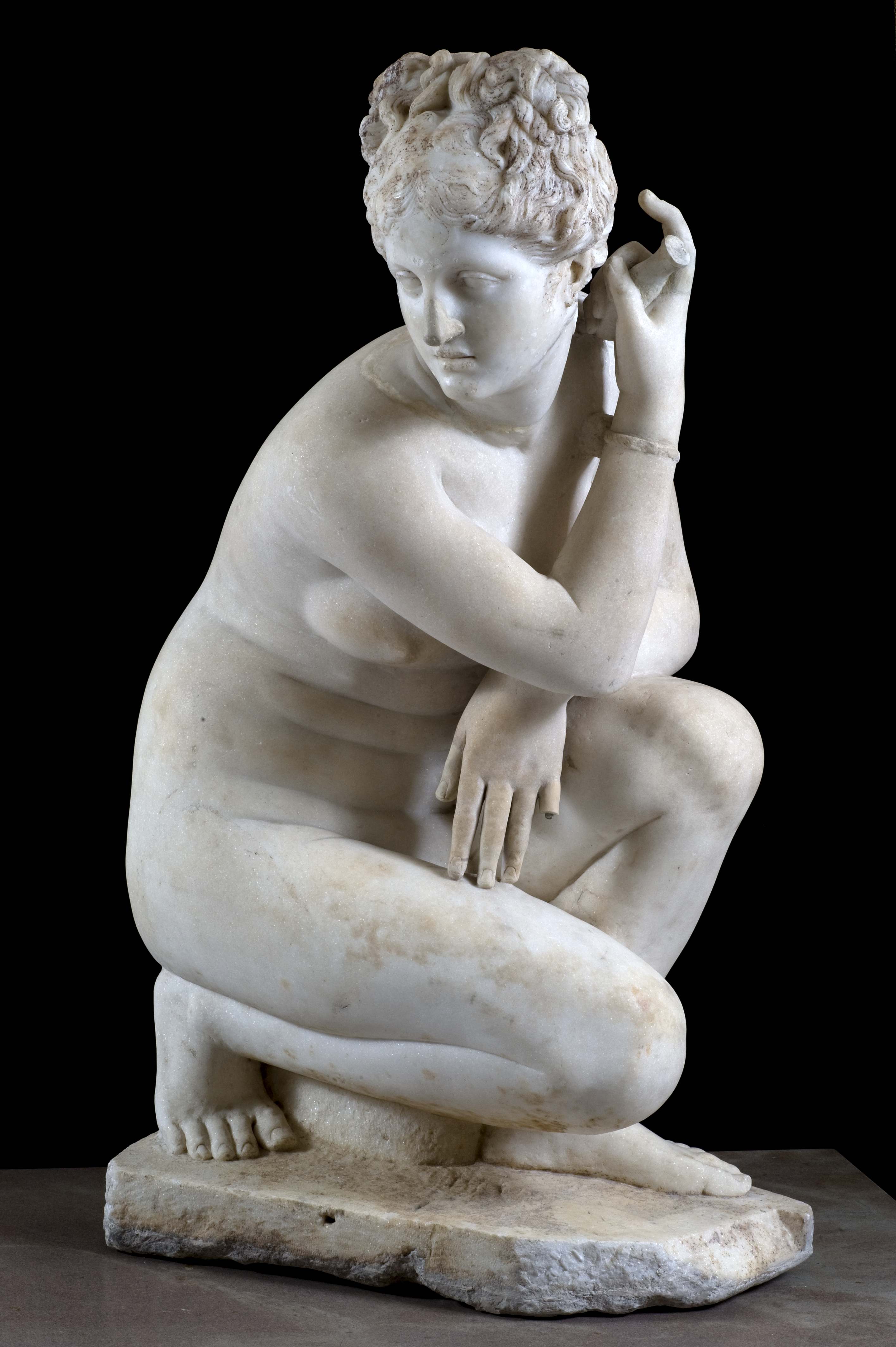 napoli_mann_collezione-francese_4_Afrodite acovacciata_MANN_foto-Luigi Spina