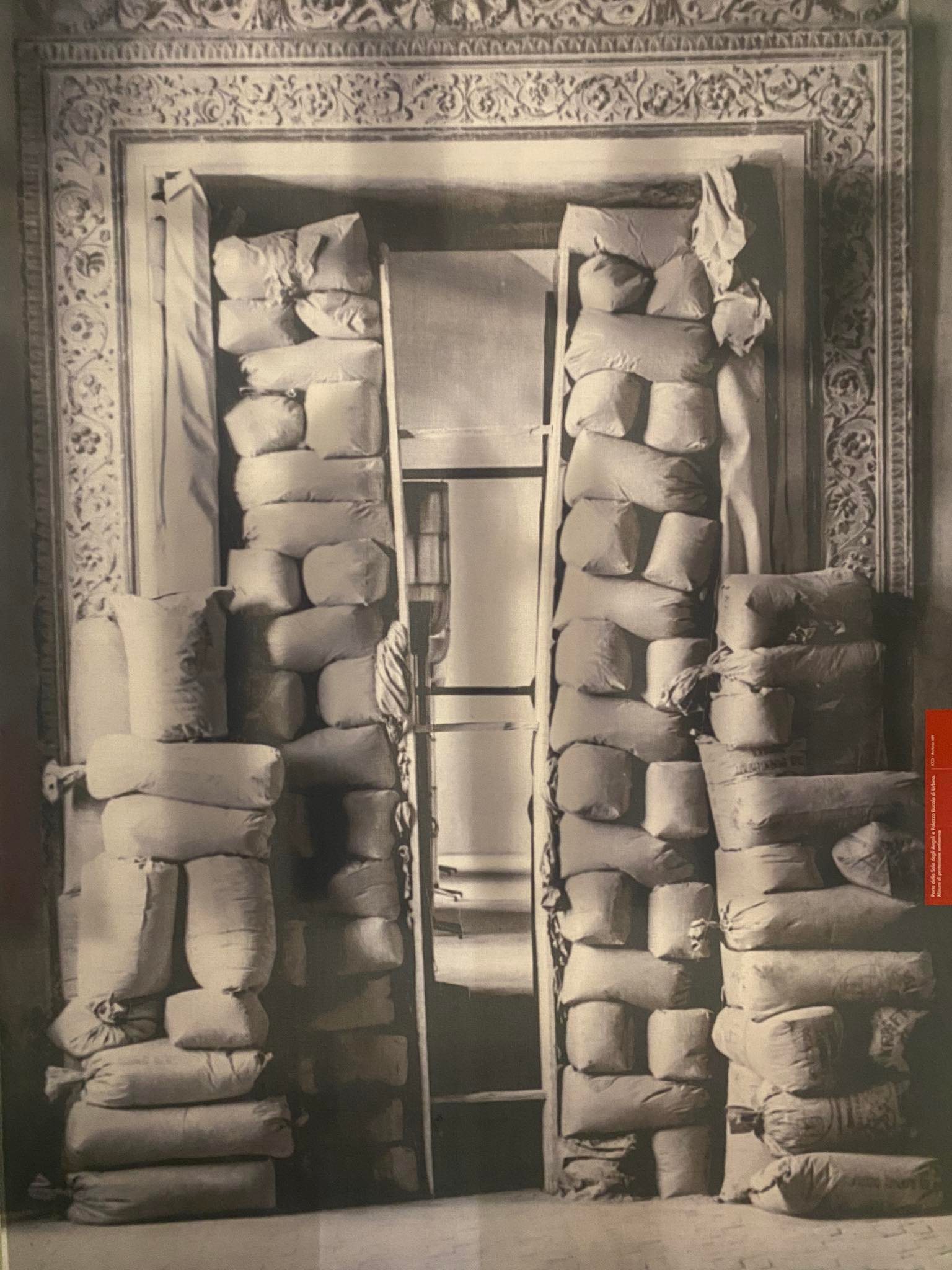 roma_scuderie-del-quirinale_mostra-arte-liberata_sacchi-di-sabbia-di-protezione_foto-scuderie-quirinale