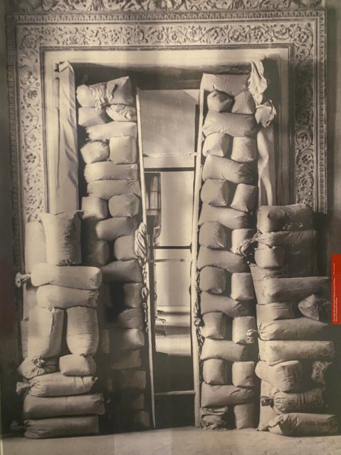 roma_scuderie-del-quirinale_mostra-arte-liberata_sacchi-di-sabbia-di-protezione_foto-scuderie-quirinale