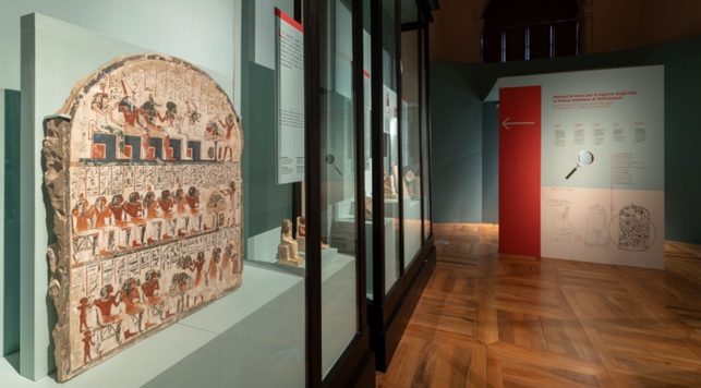 torino_egizio_laboratorio-studioso_statua-stelofora-neferhebef_stele_foto-museo-egizio