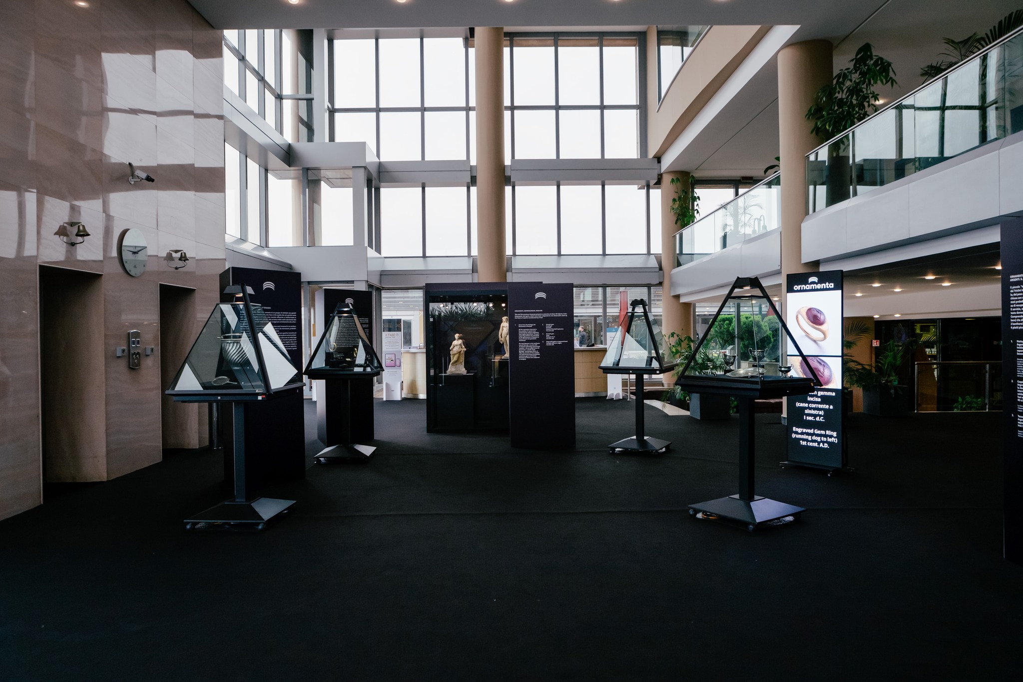 pompei_centro-orafo-il-tari_mostra-ornamenta_allestimento_foto-il-tari