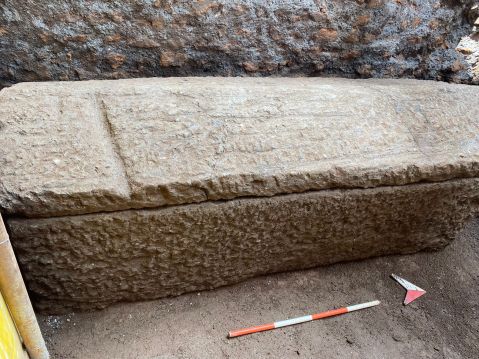 palestrina_via-prenestina_scoperte-strutture-funerarie_sarcofago-in-pietra_foto-sabap-rm-ri