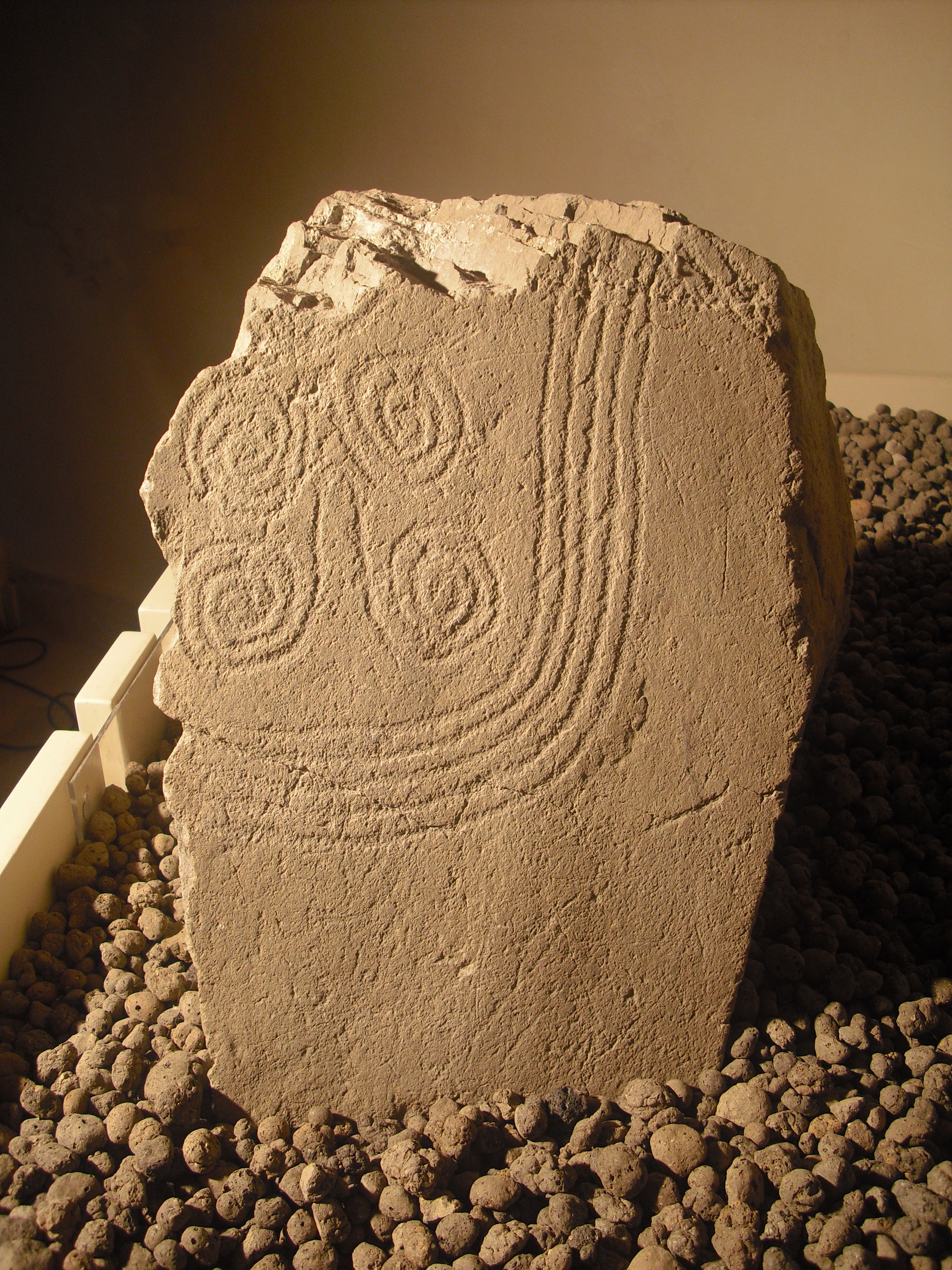 teglio_palazzo-besta_stele_foto-drm-lombardia