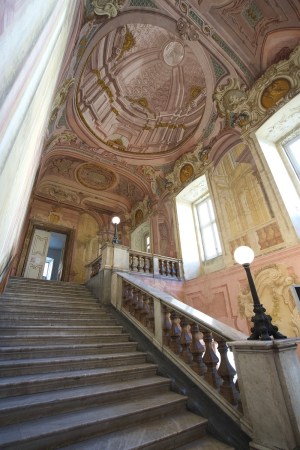 portici_reggia_scalone-reale_foto-paerco