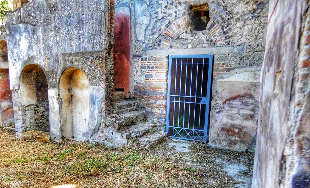 sant-antonio-abate_napoli_Villa-Cuomo_scala-di-accesso-al-secondo-piano_foto-sabap-met-na