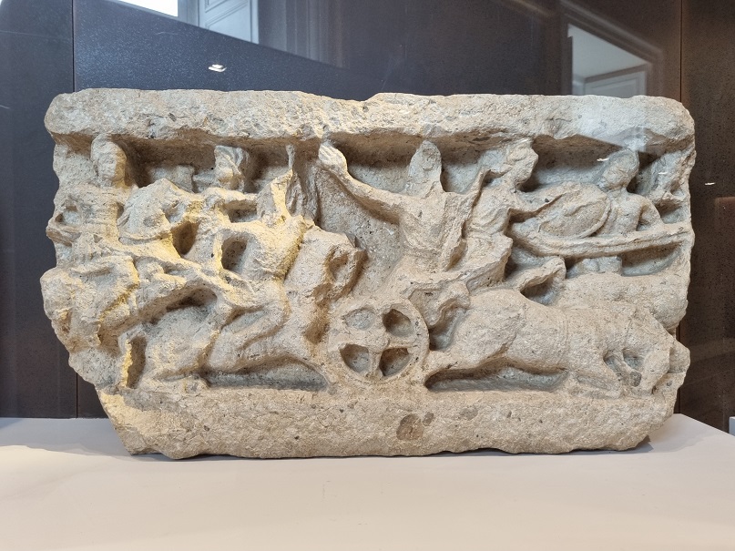 isernia_santa-maria-delle-monache_combattimento-tra-alessandro-e-dario_rilievo_foto-graziano-tavan