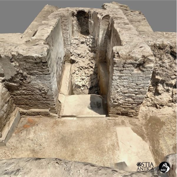 ostia-antica_parco_progetto-ostia-post-scriptum_scoperti-frammenti-fasti-ostienses_area-a_spazio-sacro_foto-mic