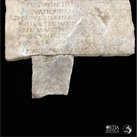 ostia-antica_parco_progetto-ostia-post-scriptum_scoperti-frammenti-fasti-ostienses_frammento-che-combacia_foto-mic
