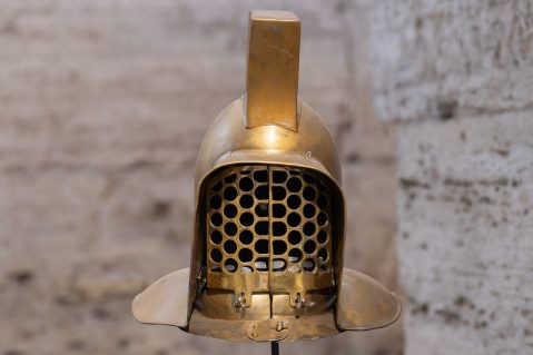 roma_colosseo_mostra-gladiatori-nell-arena_Elmo-di-gladiatore-Murmillo_copia-da-Antikensammlung-Berlino_foto-PArCo