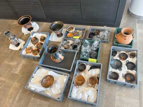 sibari_archeologico_mostra-evento_Eno-un-mese-di-vino-a-Sibari_reperti-da-allestire_foto-drm-calabria