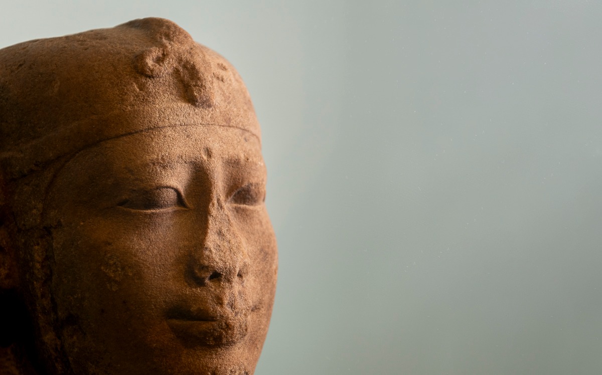 torino_egizio_laboratorio-studioso_statua-di-neshor_testa_foto-museo-egizio