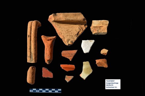trieste_piazza-della-repubblica_scoperte-antica-tergeste_framment-ceramici_foto-sabap-fvg
