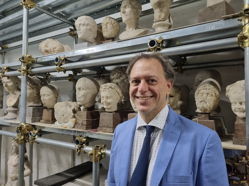 napoli_mann_depositi-museali-delle-cavaiole_giulierini-tra-le-teste-antiche_foto-graziano-tavan