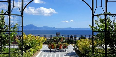 napoli_palazzo-reale_giardino-pensile_foto-sabap na-met