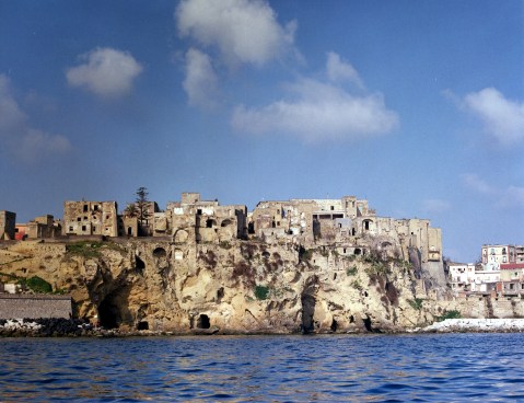 pozzuoli_rione-terra_visto-dal-mare_foto-sabap-na-met
