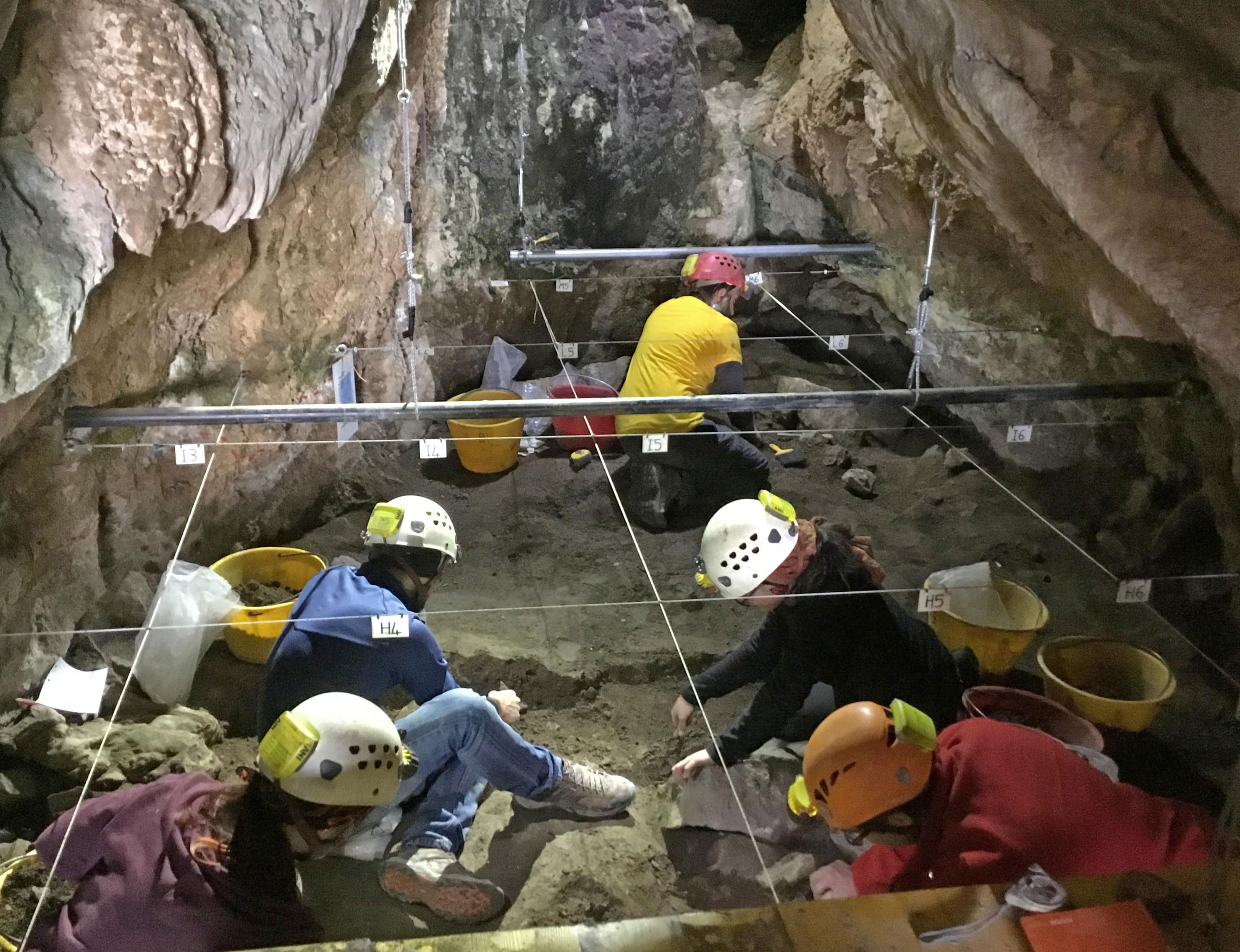 san-lorenzo-bellizzi_grotta-pietra-sant-angelo_scavi-settore-più-interno_foto-centro-enzo-dei-medici