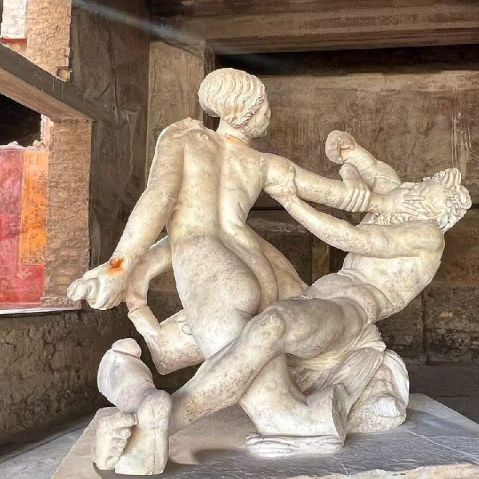 torre-annunziata_oplontis_villa-di-poppea_gruppo-scultoreo-satiro-ed-ermafrodito_foto-parco-archeologico-pompei