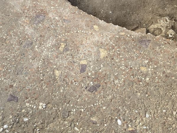 verona_sabap_scavi-in-piazza-bra_pavimento-cementizio_foto-sabap-vr