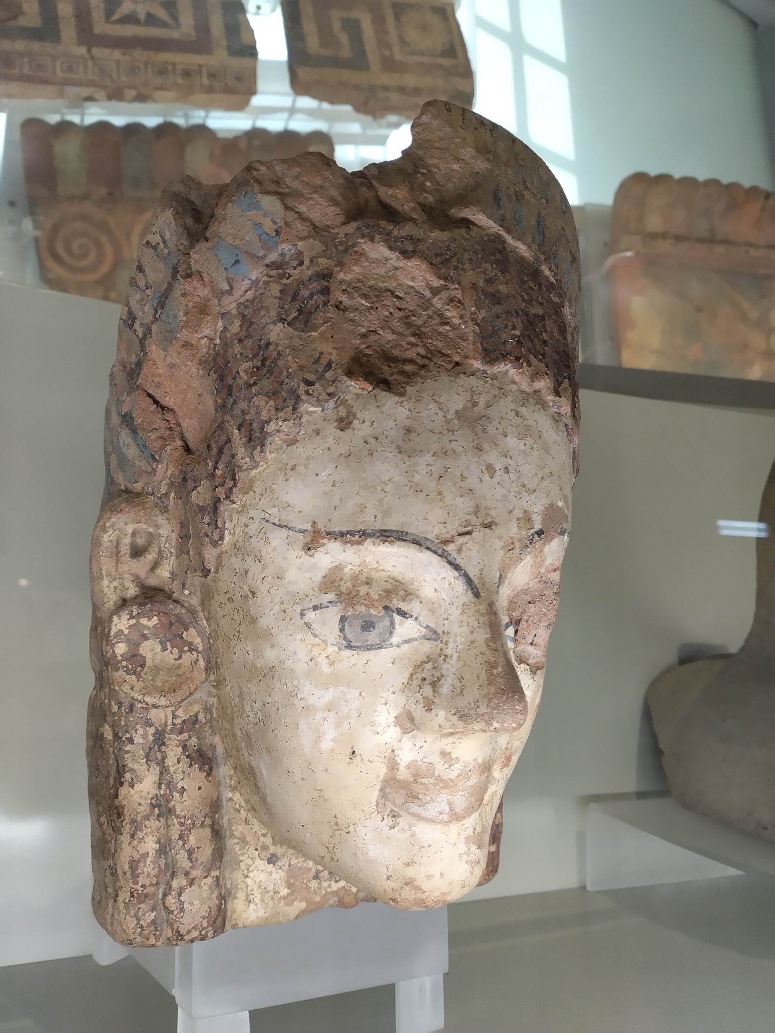roma_villa-giulia_Antefissa a testa femminile in terracotta_da-cerveteri_foto-etru