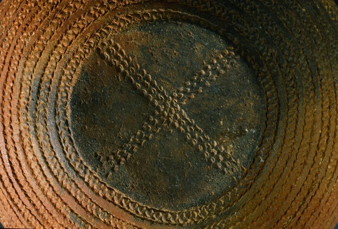 Santa-Cristina-di-Fiesse-Brescia_particolare-del-fondo-decorato-di-bicchiere-campaniforme_seconda-meta-III-millennio-a.C_foto-soprintendenza-tn