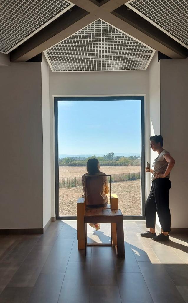 sibari_archeologico_progetto-abacadabra_sedute-artistiche-con-cassettine-riciclate_2_foto-parco-sibari