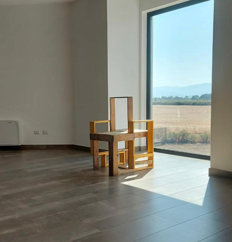 sibari_archeologico_progetto-abacadabra_sedute-artistiche-con-cassettine-riciclate_3_foto-parco-sibari