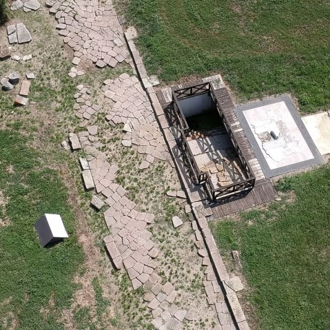 altino_area-archeologica_quartiere-residenziale-augusteo_basolato_veduta-da-drone_foto-drm-veneto