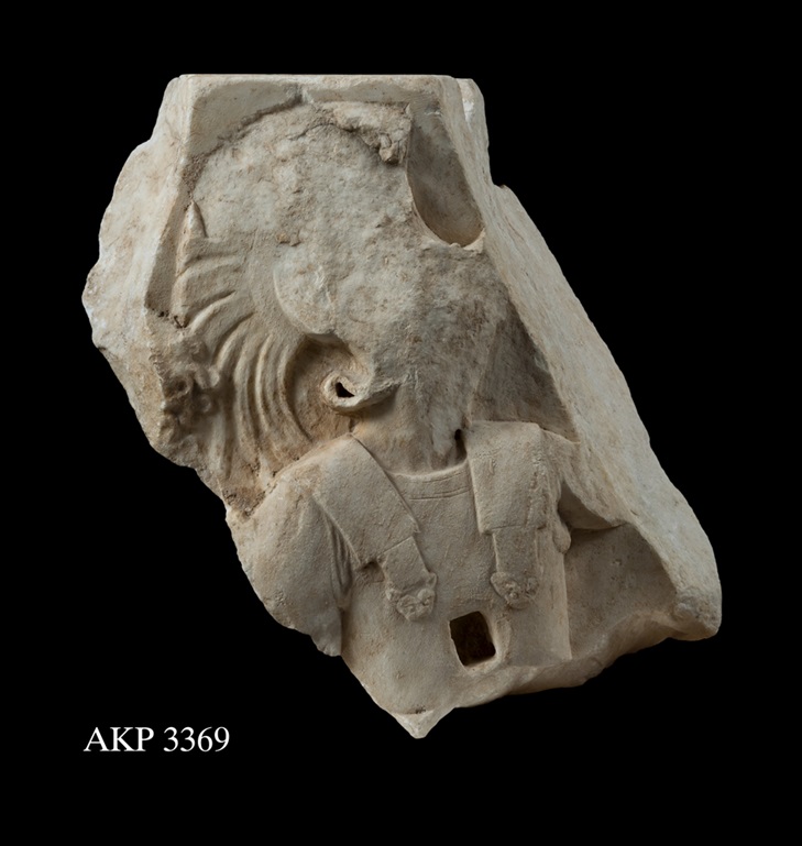 Frammento dal fregio nord del Partenone con oplita_© Hellenic Ministry of Culture Acropolis Museum