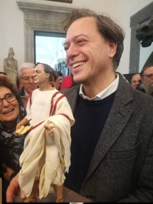 napoli_mann_presepe_giulierini-con-la-sua-statuina-nel-presepe_foto-mann