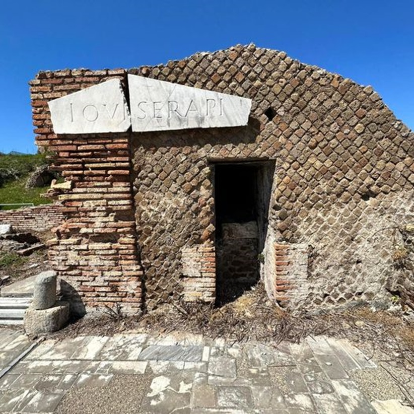 ostia-antica_parco_serapeum_iscrizione-iovi-serapi_foto-parco-ostia-antica
