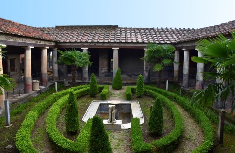 pompei_parco_casa-degli-amorini_giardino_foto-parco-archeologico-pompei