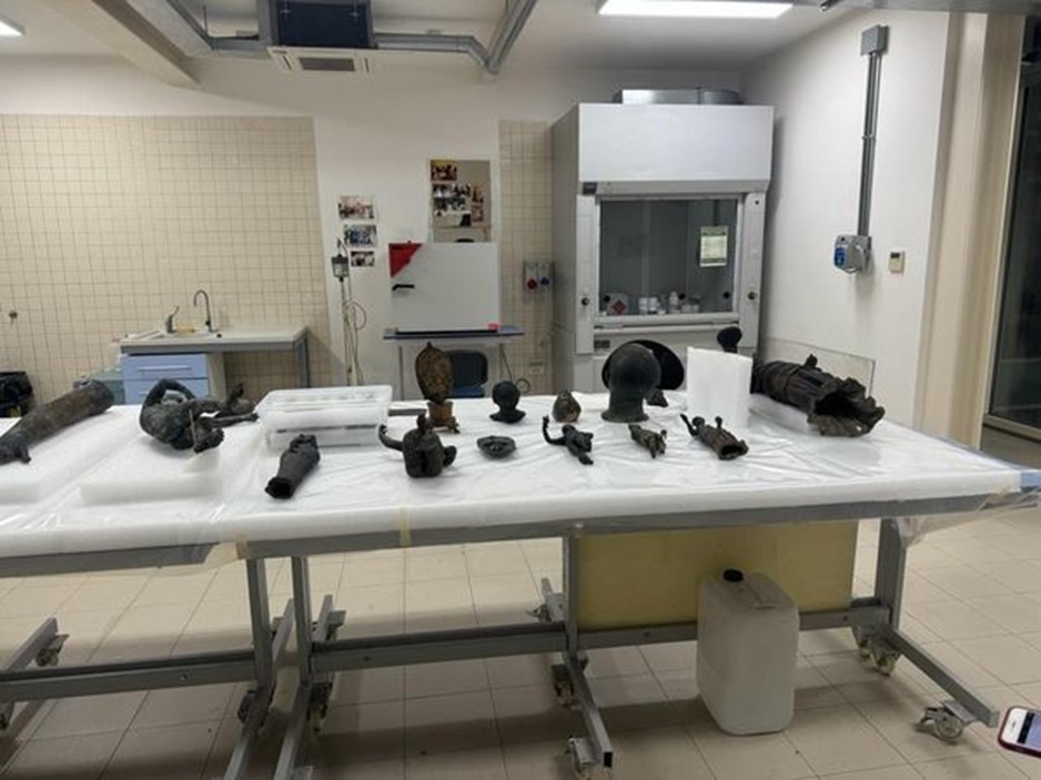 napoli_mann_mostra-gli-dei-ritornano-i-bronzi-di-san-casciano_arrivati-ai-laboratori_1_foto-mann-massimo-osanna