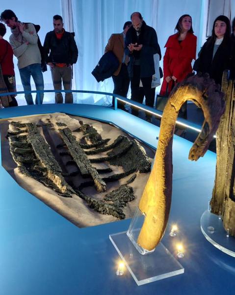 portici_reggia_mostra-materia_visitatori_1_foto-musa