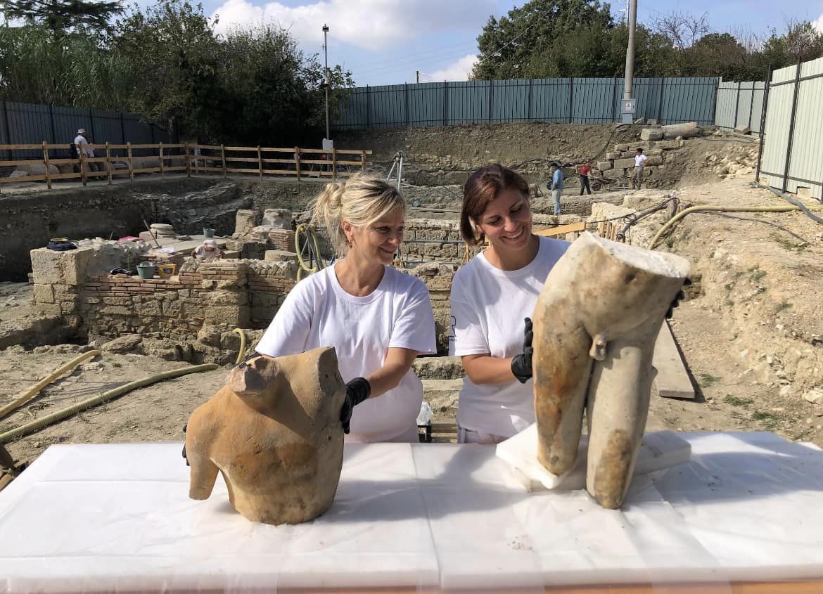 san-casciano-dei-bagni_santuario-etrusco-romano_frammenti-statua-apollo_foto-uni-stranieri-siena