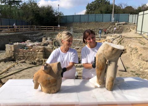 san-casciano-dei-bagni_santuario-etrusco-romano_frammenti-statua-apollo_foto-uni-stranieri-siena