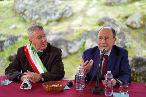 agrigento_valle-dei-templi_tempio-di-zeus_telamone_alzato_miccichè-schifani_foto-regione-siciliana