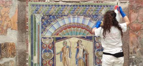 ercolano_parco_Close-up-cantieri-2024_restauratori-al-lavoro_foto-paerco