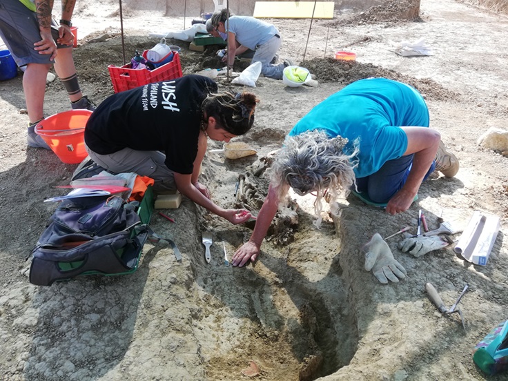firenze_bagno-a-ripoli_necropoli-romana_antropologhe-alla-necropoli-nord_foto-giroldini-sabap-fi