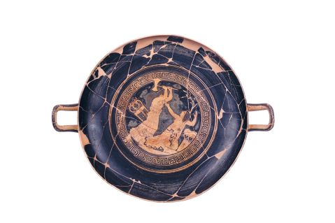 ferrara_archeologico_kylix-attica-con-uccisione-di-cassandra-da-parte-di-clitennestra_foto-drm-er